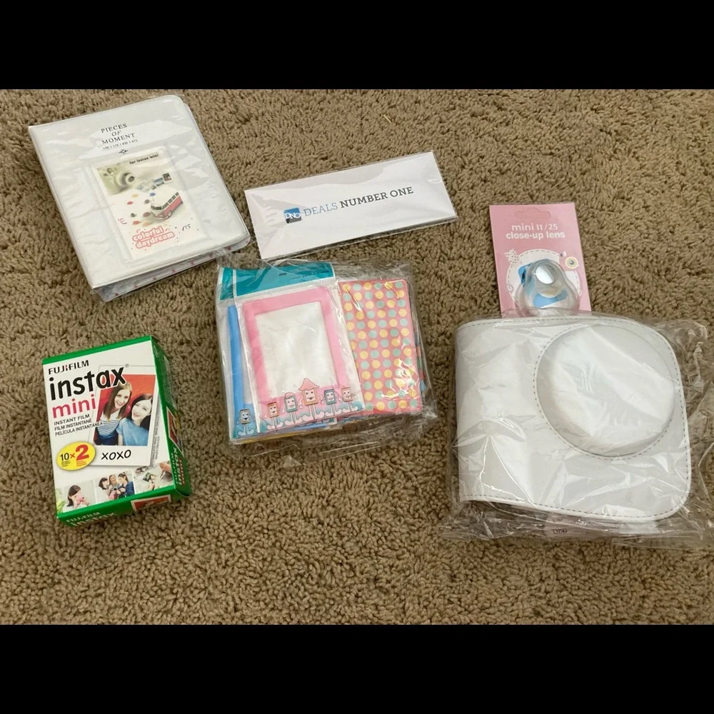 Fujifilm Instax mini11: ice white bundle. Brand New!